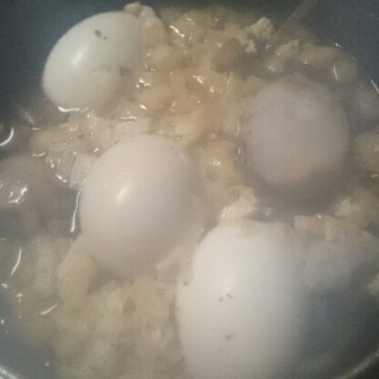 くもってて見えにくいのですが(>_<)卵たっぷりで糸こんにゃく、里芋、ささみ、等で作りました♪温まり美味しいです♪